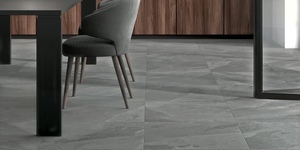 Пол на кухне из черной плитки натурального сланца RKS SLATE Brazil Black Natural (9)
