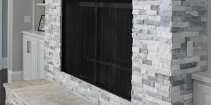 Камень для облицовки печей и каминов в виде 3D панели RKS SLATE Мрамор Cloudy Grey купить, фото после монтажа (14)