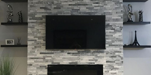Камень для облицовки печей и каминов в виде 3D панели RKS SLATE Мрамор Cloudy Grey купить, фото после монтажа (8)