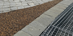 Брусчатка Песчаник Belgian Grey и Гранит Камбулатовскийфранцуженка, пиленая, плитка Камбулатовское Полиров (фотоотзыв) Фонтан Белгород (8)