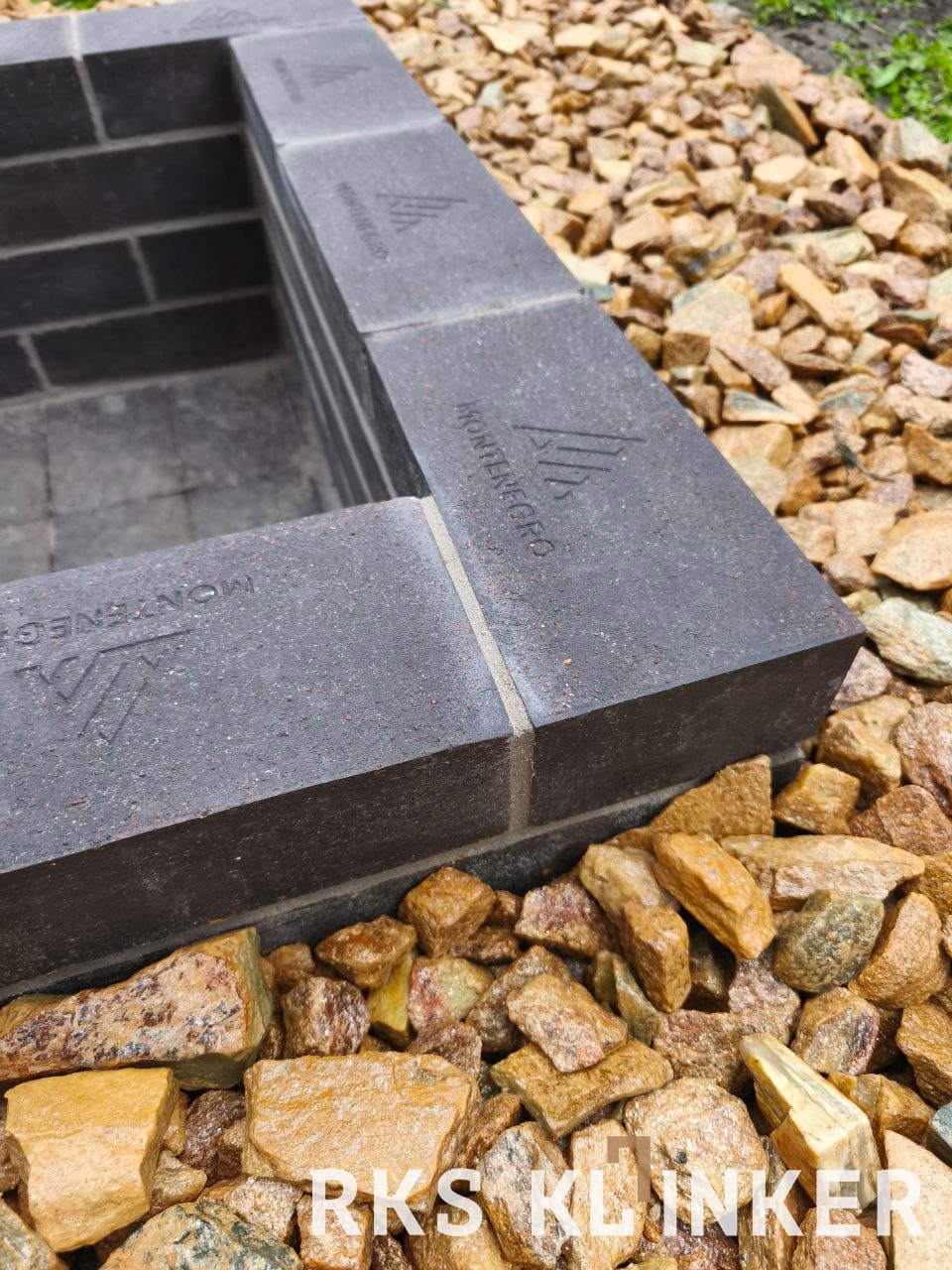 Реализованный проект костровой чаши своими руками из кирпича Montenegro SHA 5, размер 230х114 мм