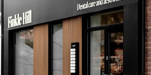 Реечная панель ДПК Turtle Shell, Middle Lines, Australian Palisander Co-Extrusion коричневые рейки на фасаде фото реализованных объек