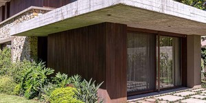 Реечная панель ДПК Turtle Shell, Middle Lines, Australian Palisander Co-Extrusion коричневые рейки на фасаде фото реализованных объект (2)