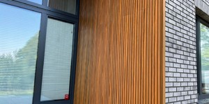 Реечная панель ДПК Turtle Shell, Middle Lines, Australian Palisander Co-Extrusion монтаж реечных панелей из дпк на фасад (3)