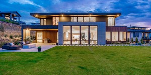 Реечная панель ДПК Turtle Shell, Middle Lines, Australian Palisander Co-Extrusion облицовка фасада рейками посмотреть готовый проект 