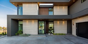 Реечная панель ДПК Turtle Shell, Middle Lines, Australian Palisander Co-Extrusion посмотреть фото готового фасада из реечных панелей дпк (1)