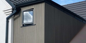 Реечная панель ДПК Turtle Shell, Middle Lines, Canadian Maple Co-Extrusion фасад из серых реек