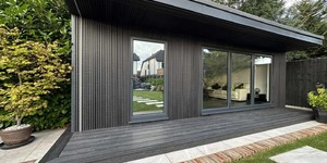 Реечная панель ДПК Turtle Shell, Middle Lines, Faroese Smokewood Co-Extrusion смотреть фото готовых домов с рейками на фасаде (1)