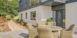Реечная панель ДПК Turtle Shell, Middle Lines, Faroese Smokewood Co-Extrusion смотреть фото готовых домов с рейками на фасаде (3)