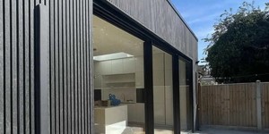 Реечная панель ДПК Turtle Shell, Middle Lines, Faroese Smokewood Co-Extrusion черные рейки для фасада (1)