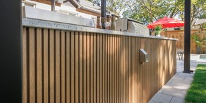 Реечная панель ДПК Turtle Shell, Middle Lines, Siberian Pine Co-Extrusion отделка барной стойки рейками фото (8)
