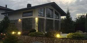 Дом из натурального камня 3D мозаика из камня RKS SLATE Кварцит Monsoon Black Rockface облицовка фасада (16)