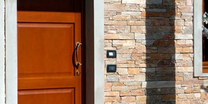 Облицовка фасада натуральным камнем в виде 3D панели RKS SLATE  Кварцит Biege Quartz Country купить с доставкой (28)