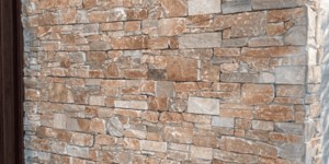 Облицовка фасада натуральным камнем в виде 3D панели RKS SLATE  Кварцит Biege Quartz Country купить с доставкой (5)