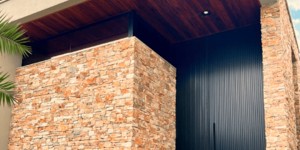 Облицовка фасада натуральным камнем в виде 3D панели RKS SLATE  Кварцит Biege Quartz Country купить с доставкой (6)