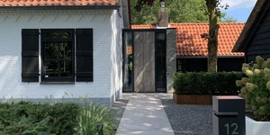 Фасад дома из черного натурального камня 3D панели RKS SLATE Сланец Black Slate Country (8)