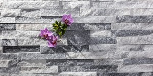 Декоративный камень для стен в интерьере 3D панели RKS SLATE Мрамор Cloudy Grey дизайн на фото (4)